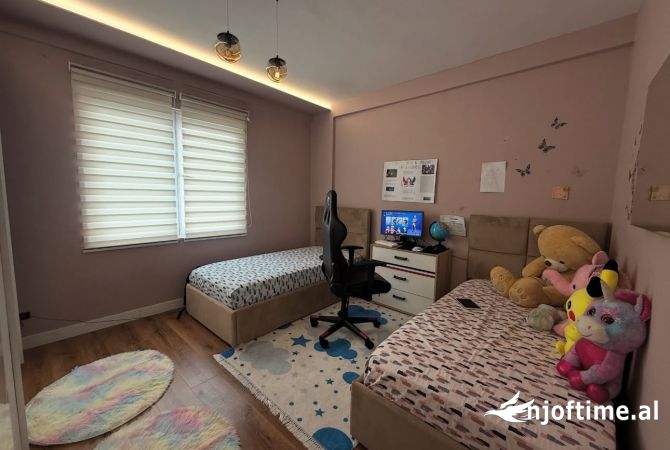 Shtepi ne shitje Apartament ne Tirane, 3+1, Mobilimi E mobiluar, Pagesa 249,000  Euro.
