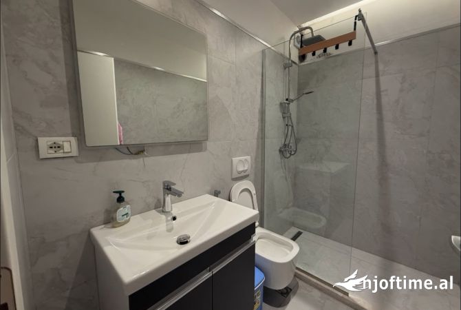 Shtepi ne shitje Apartament ne Tirane, 3+1, Mobilimi E mobiluar, Pagesa 249,000  Euro.