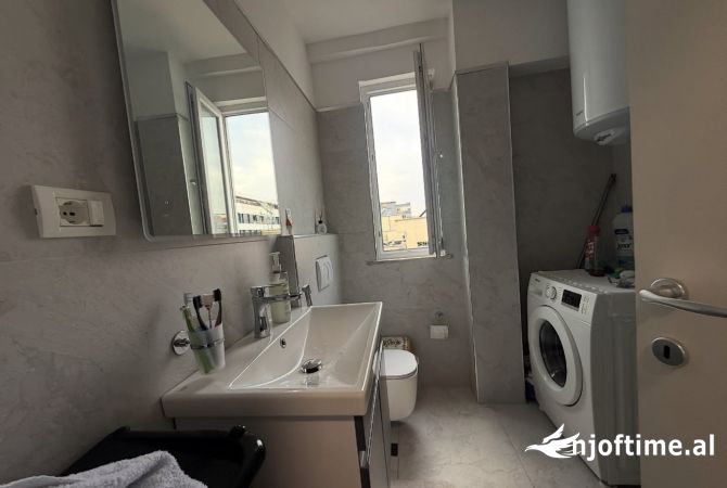 Shtepi ne shitje Apartament ne Tirane, 3+1, Mobilimi E mobiluar, Pagesa 249,000  Euro.
