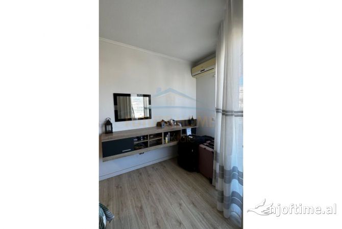 Shtepi ne shitje Apartament ne Tirane, 2+1, Mobilimi E mobiluar, Pagesa 195,000  Euro.