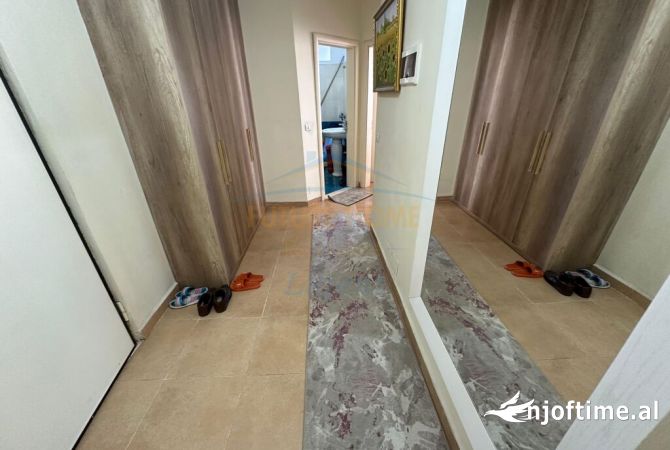 Shtepi ne shitje Apartament ne Tirane, 2+1, Mobilimi E mobiluar, Pagesa 130,000  Euro.