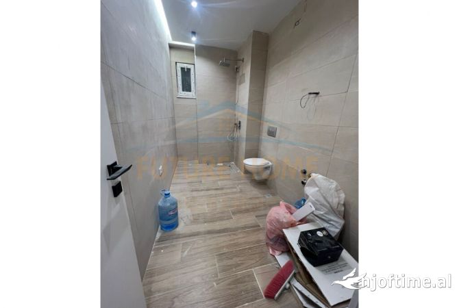 Shtepi ne shitje Apartament ne Tirane, 2+1, Mobilimi Bosh, pa mobiluar, Pagesa 160,000  Euro.