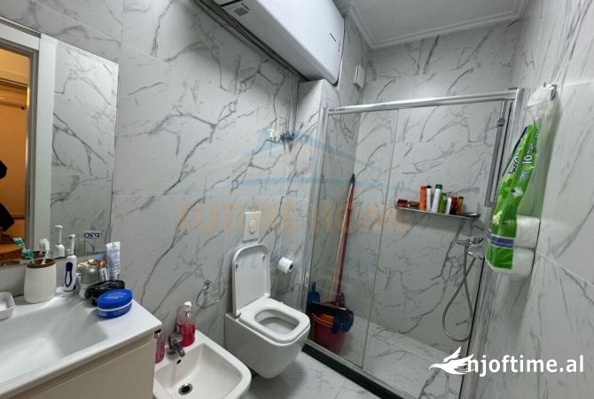 Shtepi ne shitje Apartament ne Tirane, 2+1, Mobilimi E mobiluar, Pagesa 203,000  Euro.