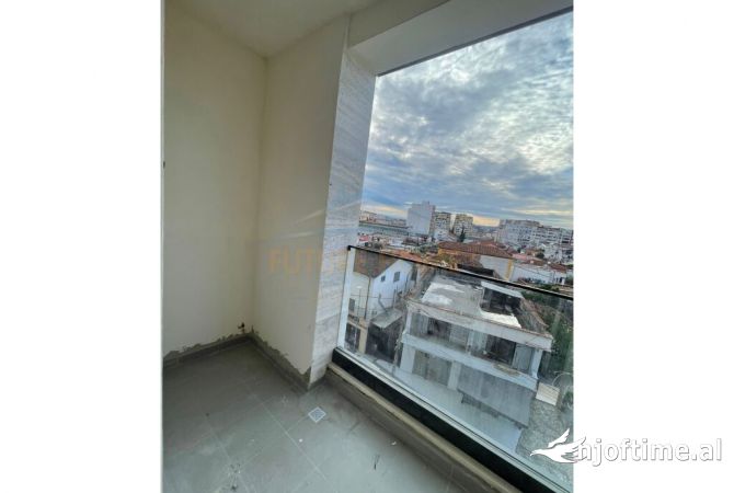 Shtepi ne shitje Apartament ne Tirane, 2+1, Mobilimi Bosh, pa mobiluar, Pagesa 167,000  Euro.