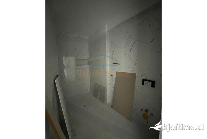 Shtepi ne shitje Apartament ne Tirane, 2+1, Mobilimi Bosh, pa mobiluar, Pagesa 167,000  Euro.
