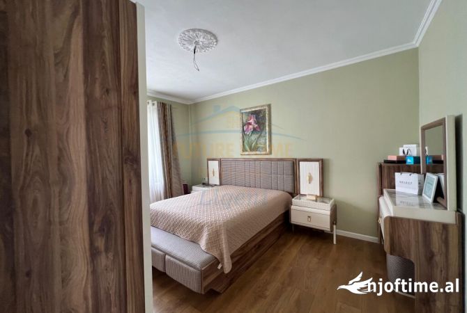 Shtepi ne shitje Apartament ne Tirane, 2+1, Mobilimi E mobiluar, Pagesa 210,000  Euro.
