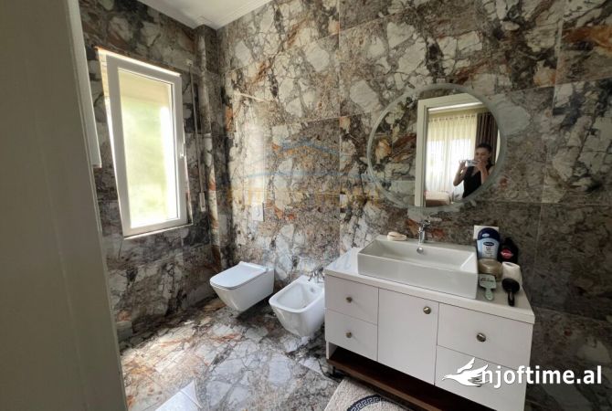 Shtepi ne shitje Apartament ne Tirane, 2+1, Mobilimi E mobiluar, Pagesa 210,000  Euro.