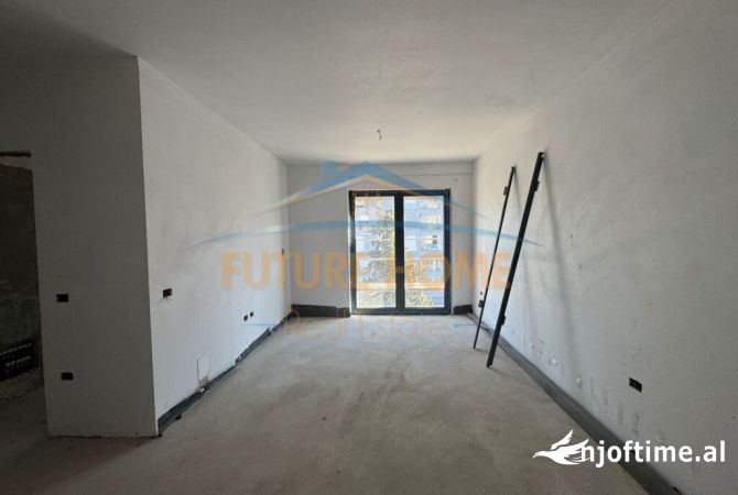 Shtepi ne shitje Apartament ne Tirane, 1+1, Mobilimi Bosh, pa mobiluar, Pagesa 122,000  Euro.