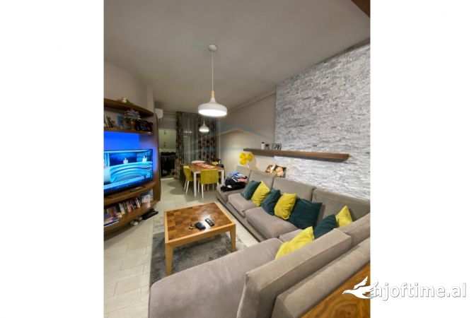 Shtepi me qera 2+1 ne Tirane - 550 Euro