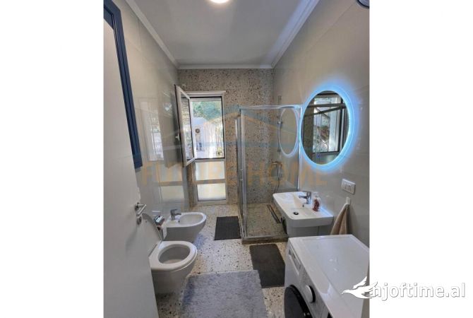 Shtepi ne shitje Apartament ne Durres, 2+1, Mobilimi E mobiluar, Pagesa 300,000  Euro.