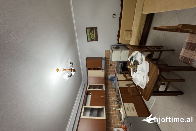 Shtepi me qera Apartament ne Tirane, 2+1, Mobilimi E mobiluar, Pagesa 550  Euro.