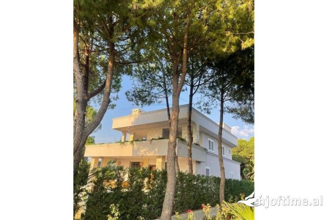 Shtepi ne shitje Apartament ne Durres, 6+1, Mobilimi Pjeserisht e mobiluar, Pagesa 2,800,000  Euro.