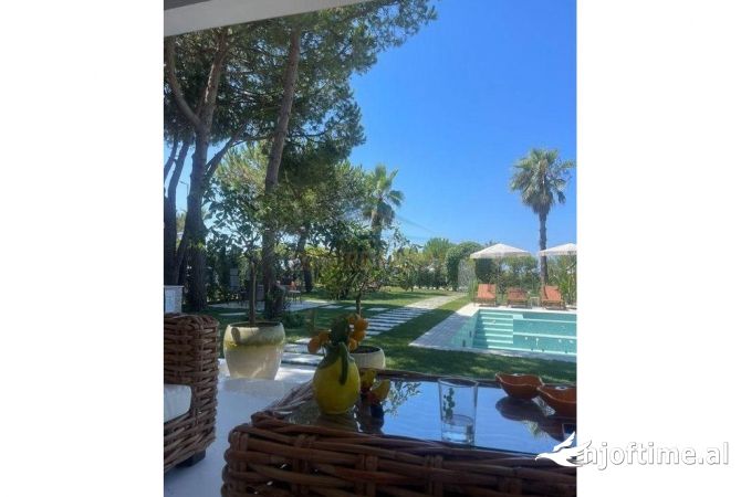 Shtepi ne shitje Apartament ne Durres, 6+1, Mobilimi Pjeserisht e mobiluar, Pagesa 2,800,000  Euro.