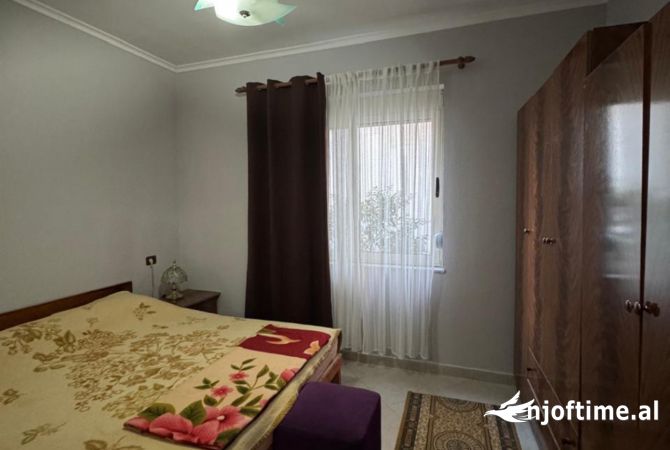 Shtepi me qera Apartament ne Tirane, 2+1, Mobilimi E mobiluar, Pagesa 550  Euro.