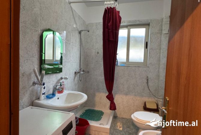 Shtepi me qera Apartament ne Tirane, 2+1, Mobilimi E mobiluar, Pagesa 550  Euro.