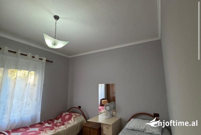 Shtepi me qera Apartament ne Tirane, 2+1, Mobilimi E mobiluar, Pagesa 550  Euro.