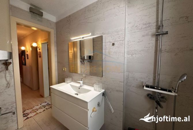 Shtepi me qera Apartament ne Tirane, 2+1, Mobilimi E mobiluar, Pagesa 599  Euro.