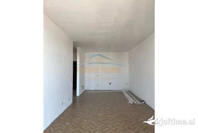 Shtepi ne shitje Apartament ne Tirane, 1+1, Mobilimi Bosh, pa mobiluar, Pagesa 165,000  Euro.
