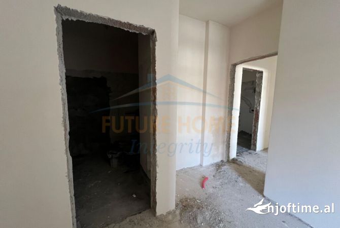 Shtepi ne shitje Apartament ne Tirane, 2+1, Mobilimi Bosh, pa mobiluar, Pagesa 152,000  Euro.