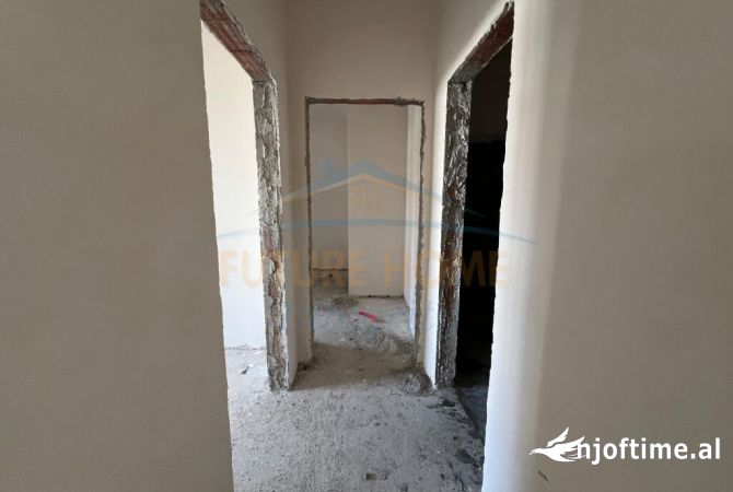 Shtepi ne shitje Apartament ne Tirane, 2+1, Mobilimi Bosh, pa mobiluar, Pagesa 152,000  Euro.