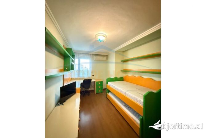 Shtepi ne shitje Apartament ne Tirane, 3+1, Mobilimi E mobiluar, Pagesa 340,000  Euro.