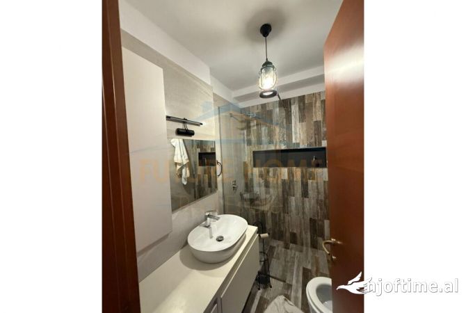 Shtepi ne shitje Apartament ne Tirane, 3+1, Mobilimi E mobiluar, Pagesa 340,000  Euro.