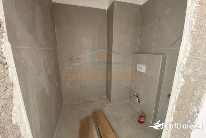 Shtepi ne shitje Apartament ne Tirane, 2+1, Mobilimi Bosh, pa mobiluar, Pagesa 169,500  Euro.