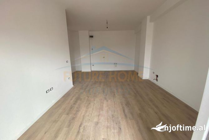 Shtepi ne shitje Apartament ne Tirane, 2+1, Mobilimi Bosh, pa mobiluar, Pagesa 169,500  Euro.