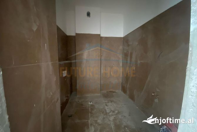 Shtepi ne shitje Apartament ne Tirane, 2+1, Mobilimi Bosh, pa mobiluar, Pagesa 169,500  Euro.