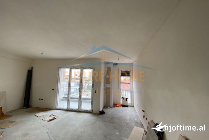 Shtepi ne shitje Apartament ne Tirane, 2+1, Mobilimi Bosh, pa mobiluar, Pagesa 180,000  Euro.
