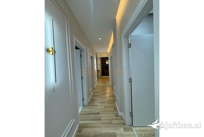 Shtepi ne shitje Apartament ne Tirane, 2+1, Mobilimi E mobiluar, Pagesa 230,000  Euro.