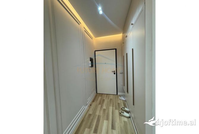 Shtepi ne shitje Apartament ne Tirane, 2+1, Mobilimi E mobiluar, Pagesa 230,000  Euro.