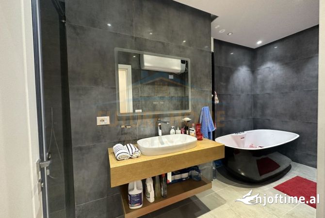 Shtepi ne shitje Apartament ne Durres, 2+1, Mobilimi E mobiluar, Pagesa 368,000  Euro.