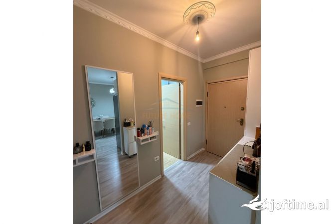 Shtepi ne shitje Apartament ne Tirane, 1+1, Mobilimi E mobiluar, Pagesa 140,000  Euro.