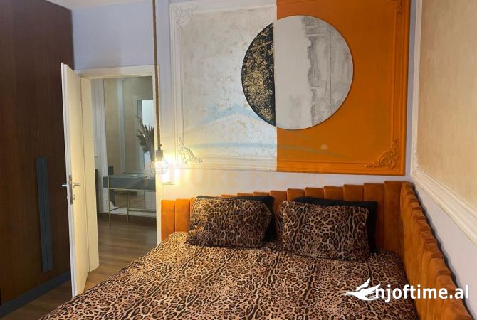 Shtepi ne shitje Apartament ne Tirane, 2+1, Mobilimi E mobiluar, Pagesa 185,000  Euro.