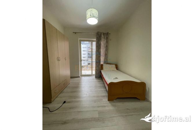 Shtepi me qera Apartament ne Tirane, 2+1, Mobilimi E mobiluar, Pagesa 700  Euro.