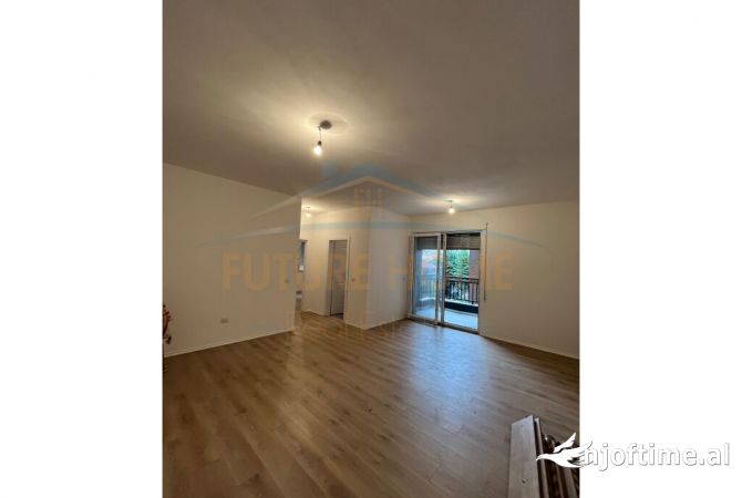 Shtepi ne shitje Apartament ne Tirane, 2+1, Mobilimi Bosh, pa mobiluar, Pagesa 175,000  Euro.