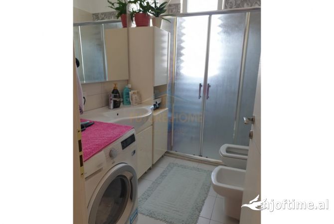 Shtepi ne shitje Apartament ne Tirane, 2+1, Mobilimi E mobiluar, Pagesa 199,000  Euro.