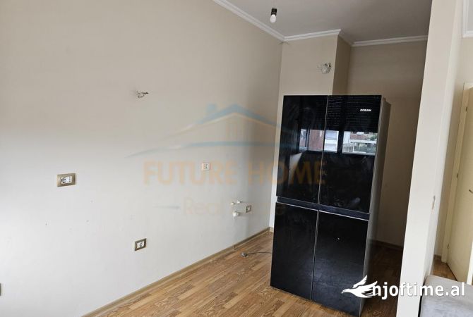Shtepi ne shitje Apartament ne Tirane, 2+1, Mobilimi E mobiluar, Pagesa 180,000  Euro.