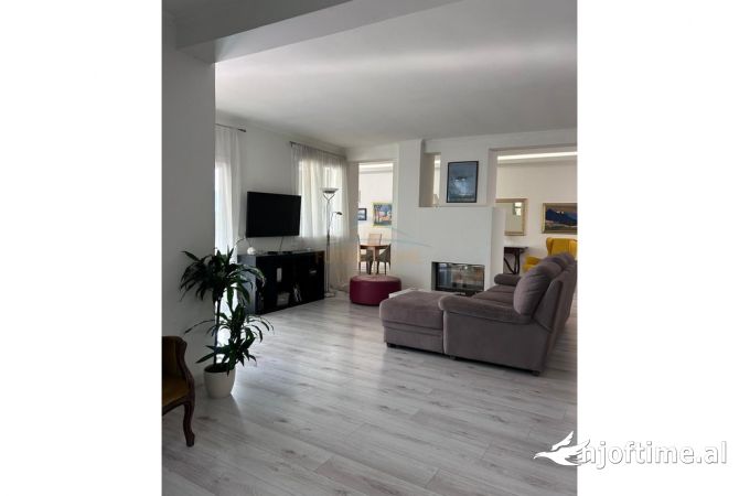 Shtepi ne shitje Apartament ne Tirane, 2+1, Mobilimi E mobiluar, Pagesa 600,000  Euro.