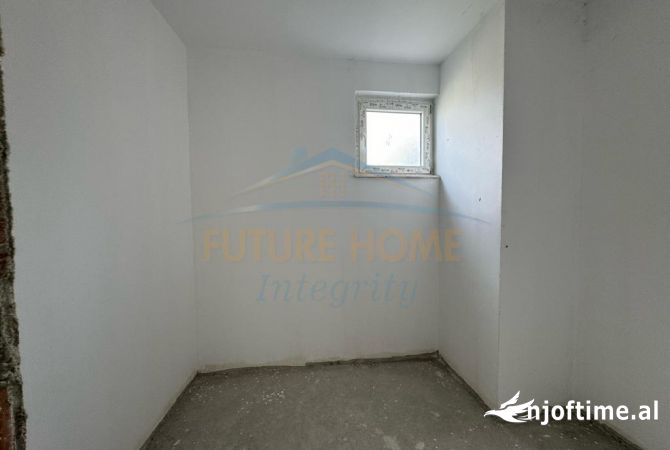 Shtepi ne shitje Apartament ne Tirane, 5+1, Mobilimi Bosh, pa mobiluar, Pagesa 360,000  Euro.