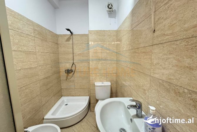 Shtepi ne shitje Apartament ne Tirane, 1+1, Mobilimi E mobiluar, Pagesa 95,000  Euro.