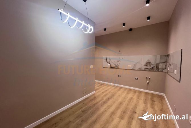 Shtepi ne shitje Apartament ne Tirane, 2+1, Mobilimi Bosh, pa mobiluar, Pagesa 195,000  Euro.