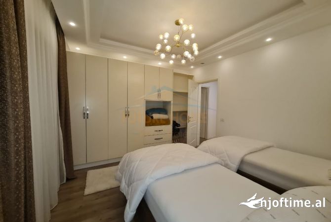 Shtepi ne shitje Apartament ne Tirane, 2+1, Mobilimi E mobiluar, Pagesa 250,000  Euro.