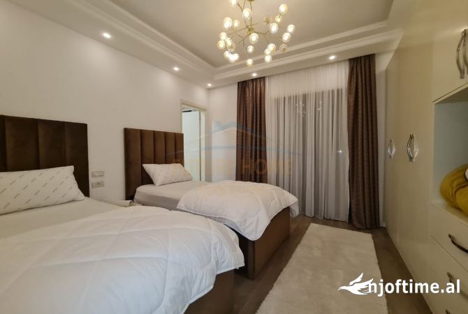 Shtepi ne shitje Apartament ne Tirane, 2+1, Mobilimi E mobiluar, Pagesa 250,000  Euro.