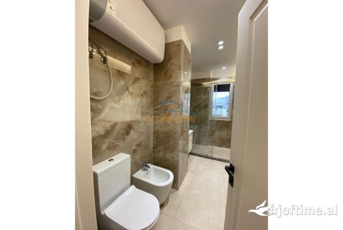 Shtepi me qera Apartament ne Tirane, 2+1, Mobilimi E mobiluar, Pagesa 1,000  Euro.