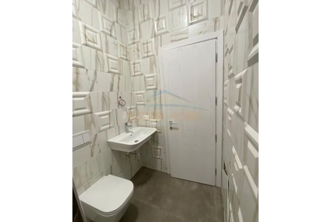 Shtepi ne shitje Apartament ne Tirane, 2+1, Mobilimi Bosh, pa mobiluar, Pagesa 290,000  Euro.