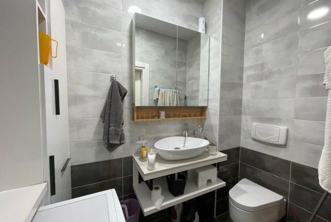 Shtepi ne shitje Apartament ne Tirane, 2+1, Mobilimi E mobiluar, Pagesa 210,000  Euro.