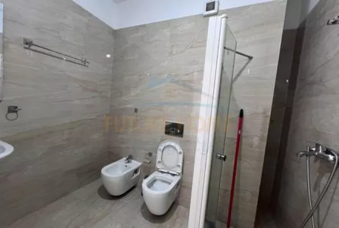 Shtepi ne shitje Apartament ne Tirane, 3+1, Mobilimi Bosh, pa mobiluar, Pagesa 236,000  Euro.