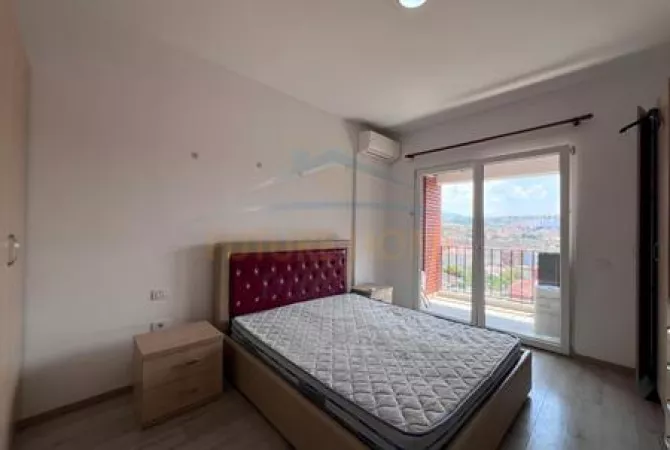 Shtepi ne shitje Apartament ne Tirane, 3+1, Mobilimi Bosh, pa mobiluar, Pagesa 236,000  Euro.